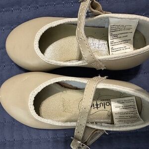 Girls nude tap shoe size 10
